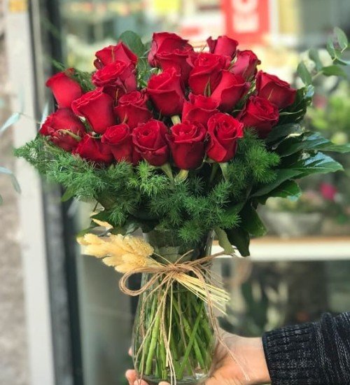 21'li Vazoda Kırmızı Gül