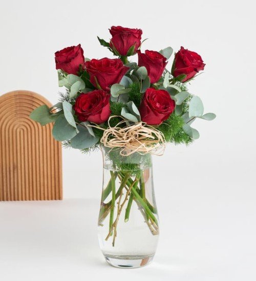 7'li Vazoda Kırmızı Gül