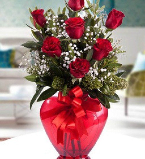 7'li Kırmızı Kalp Vazoda Kırmızı Gül